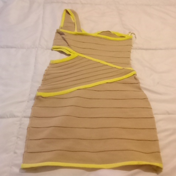 Clothes - Picture 3 of 4